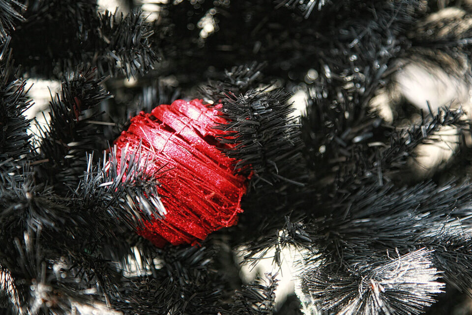 Red X'mas ball