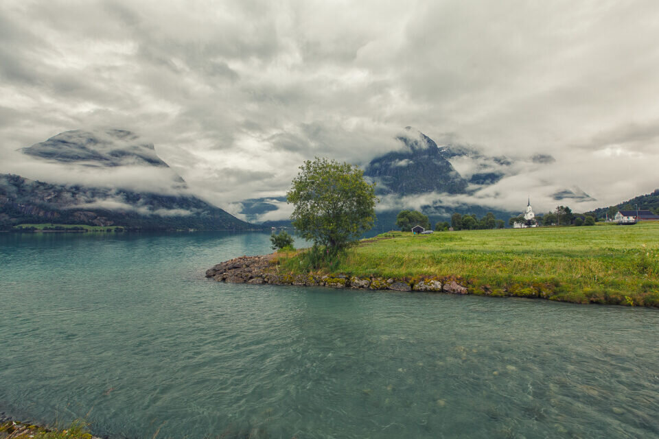 Norway: fjords, lakes and clouds /05