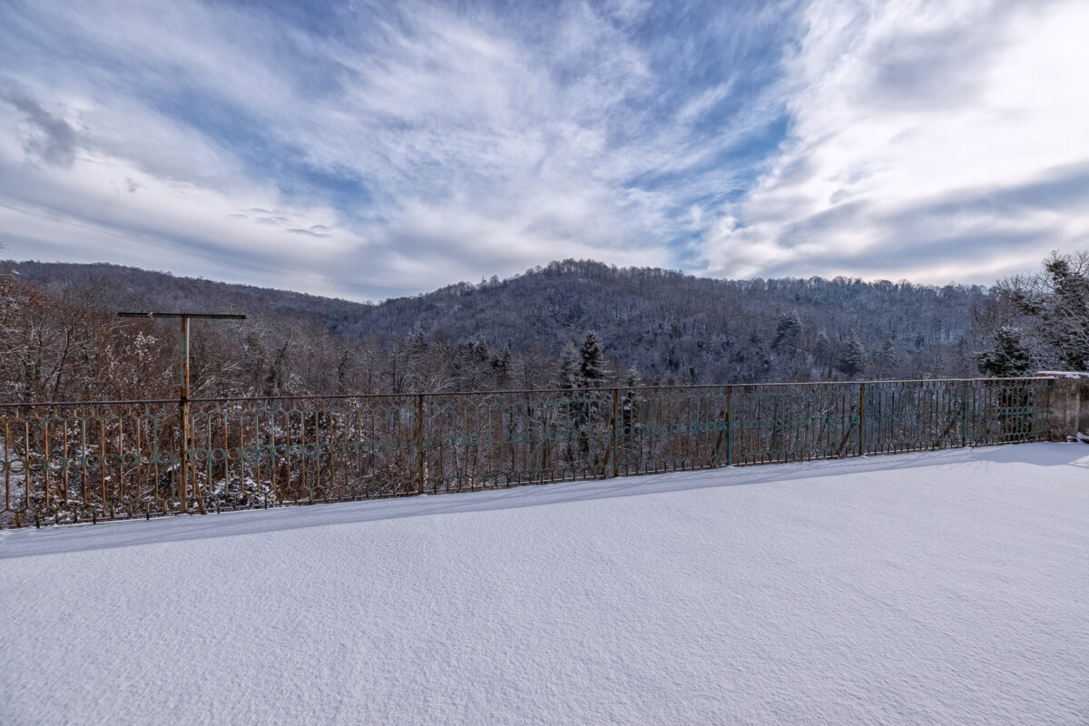 The snow on the terrace /01